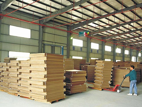 紙(zhǐ)箱部分材(cái)料存放區(qu)